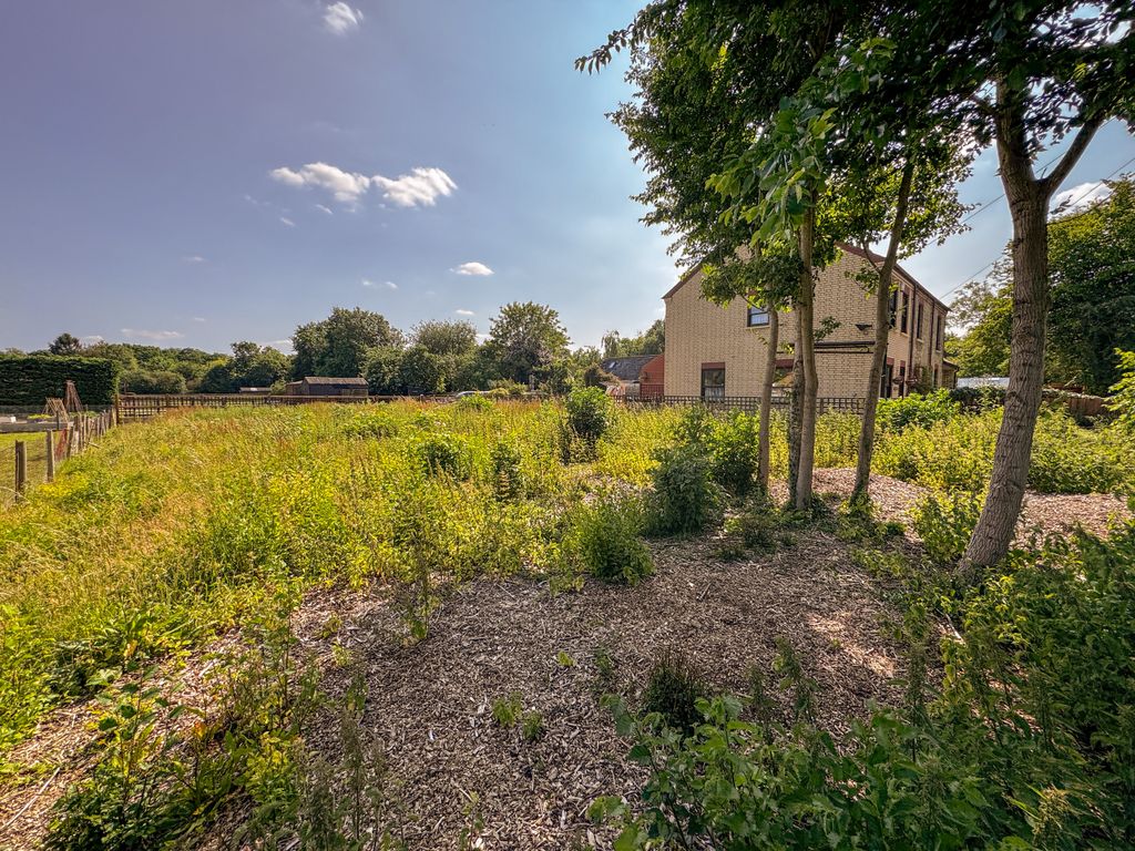 Property photo 3 of 7 20250616_144251794_Ios_Edited