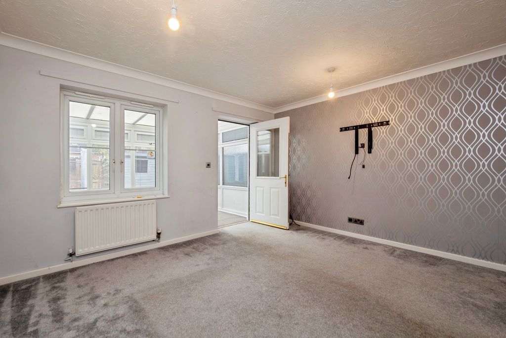 Property photo 2 of 17 Photo