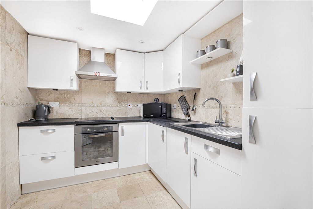 Property photo 3 of 10 Kitchen