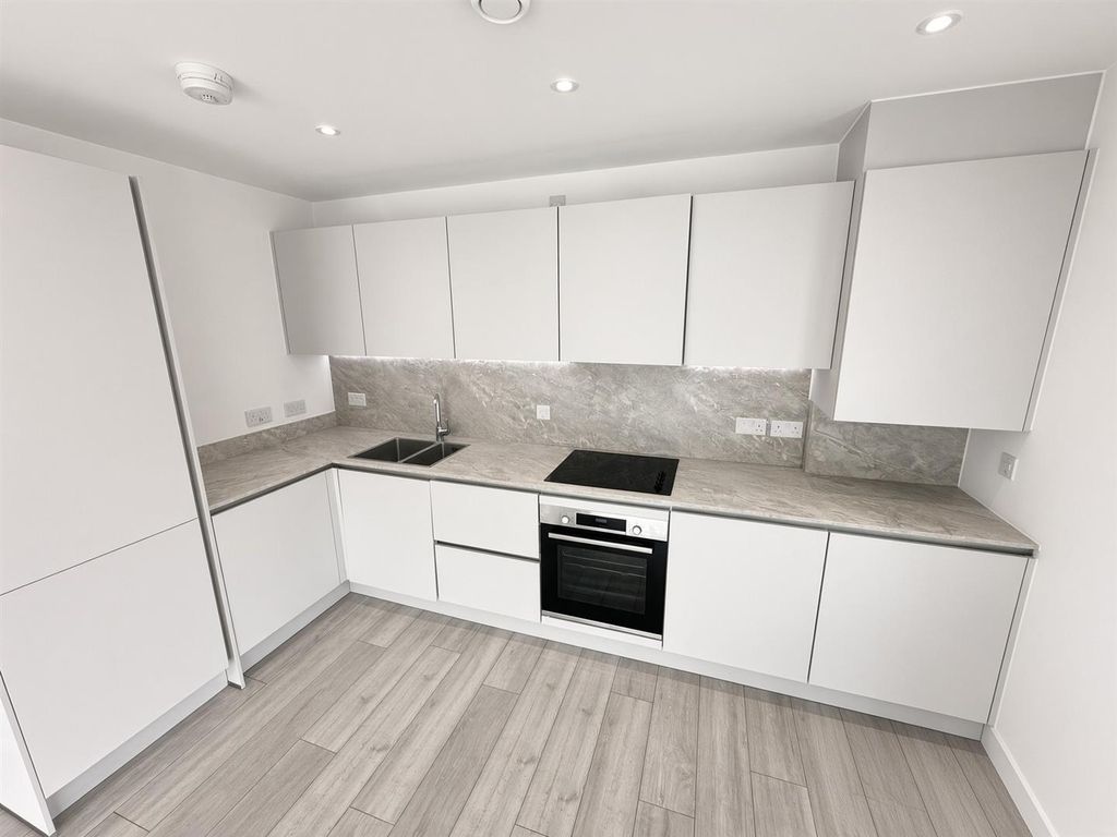 Property photo 2 of 10 Coopers Estate Agents