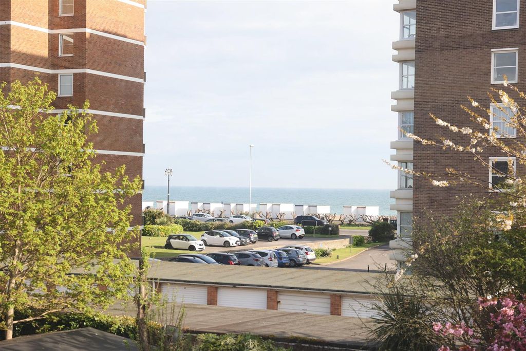 Property photo 3 of 15 Aspire Residential - Bath Road