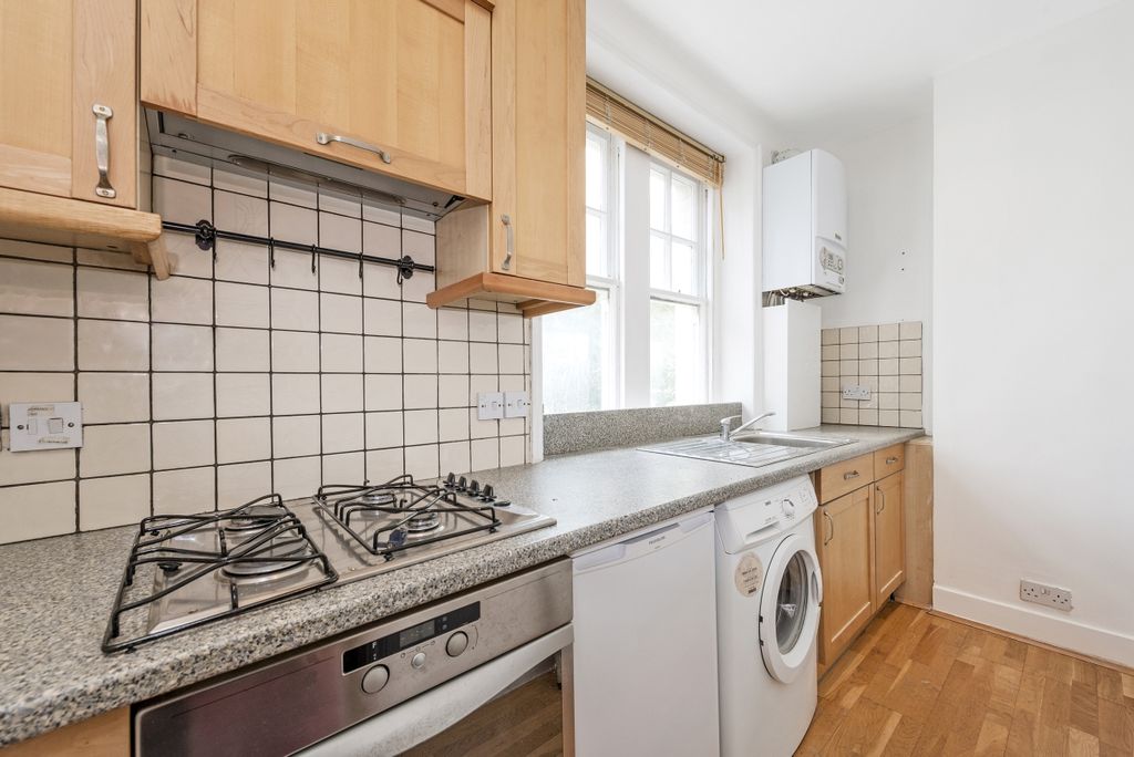 Property photo 3 of 10 Kitchen