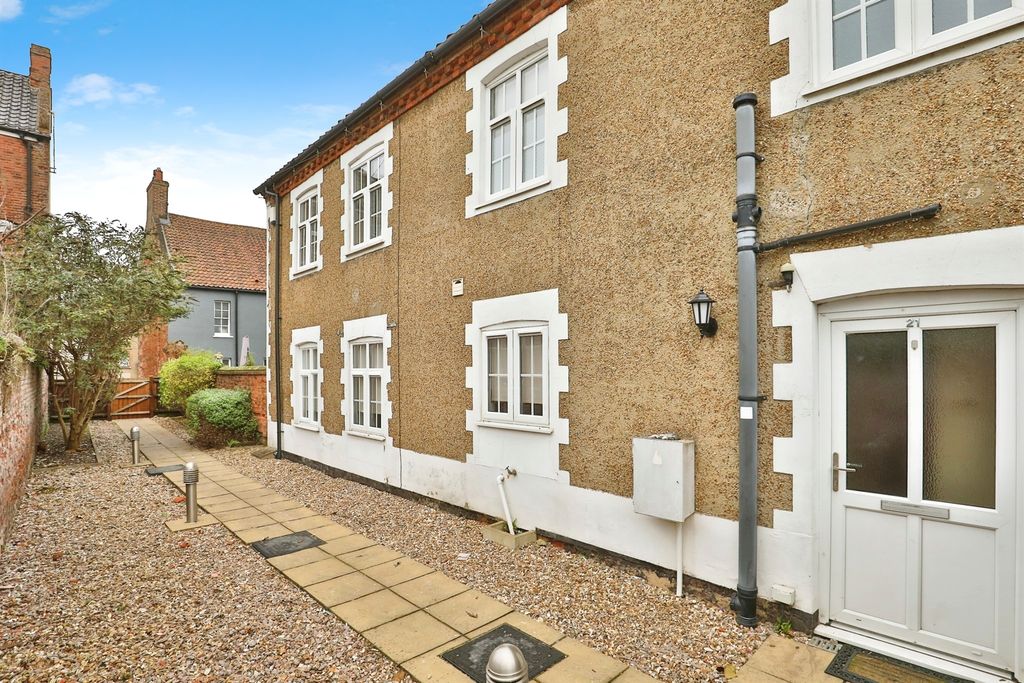 Property photo 2 of 22