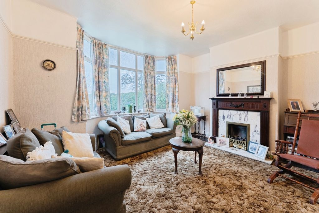 Property photo 3 of 25 Living Room