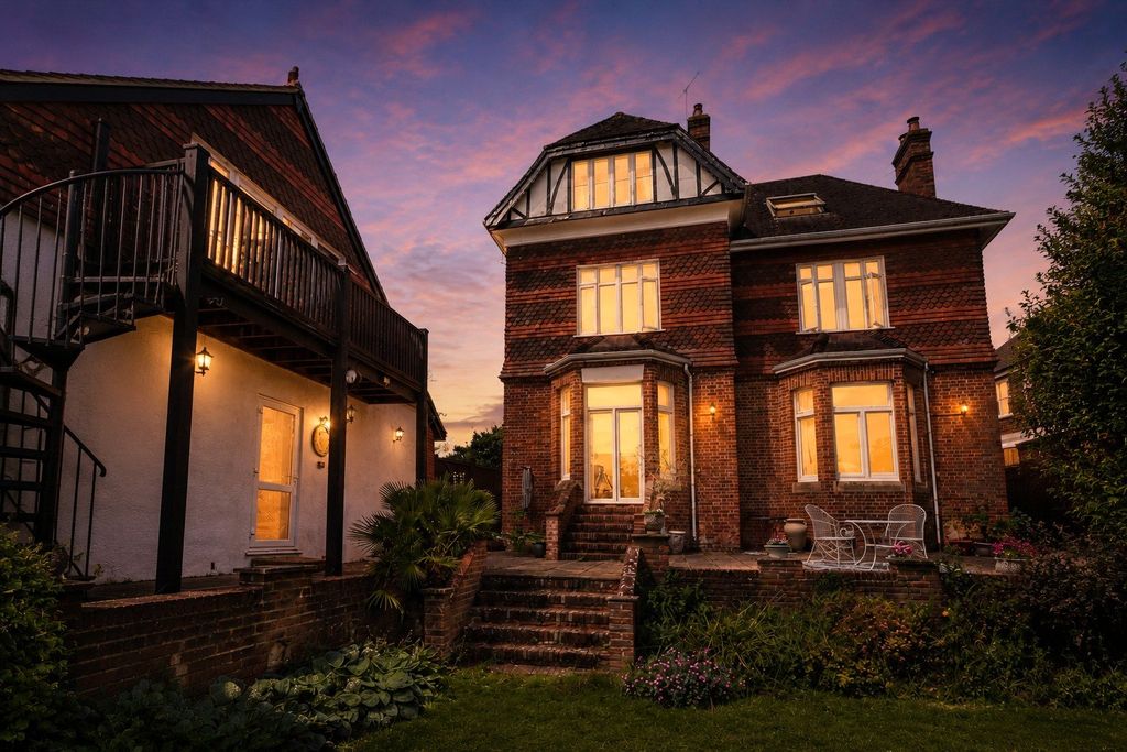 Property photo 2 of 31 Twilight