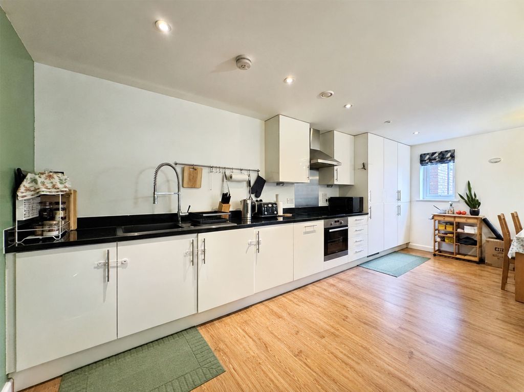 Property photo 2 of 11 Kitchen