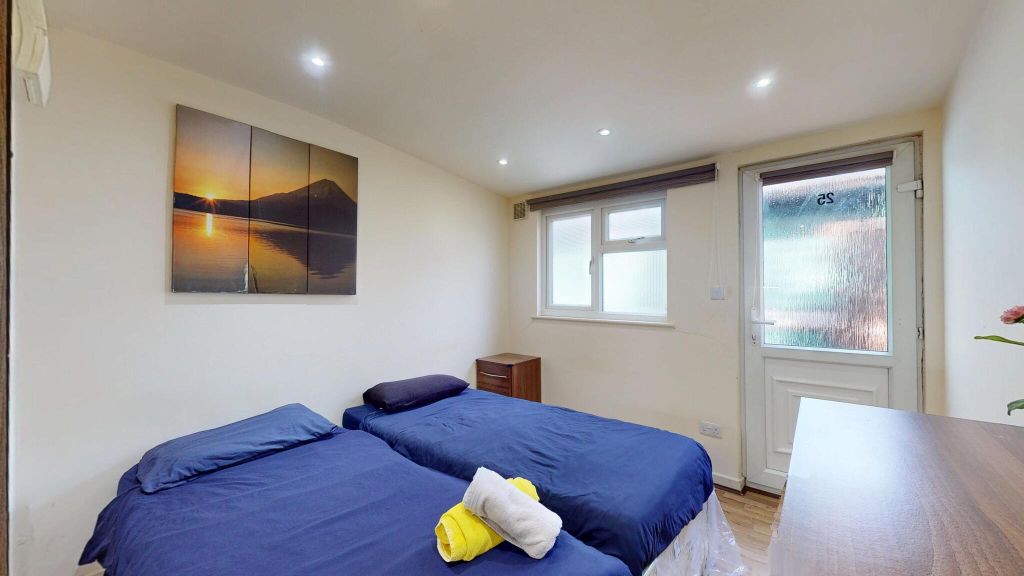 Property photo 1 of 8 Bedroom
