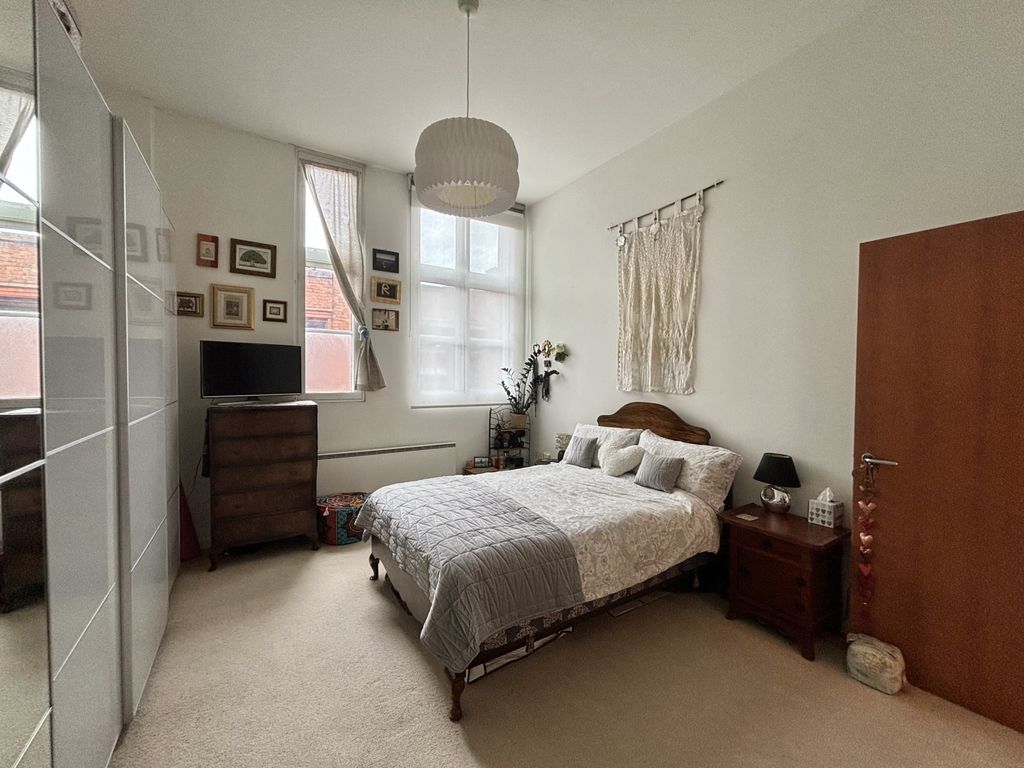 Property photo 3 of 15 Image00016