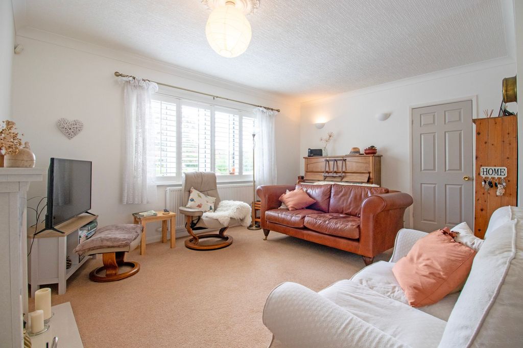 Property photo 2 of 34