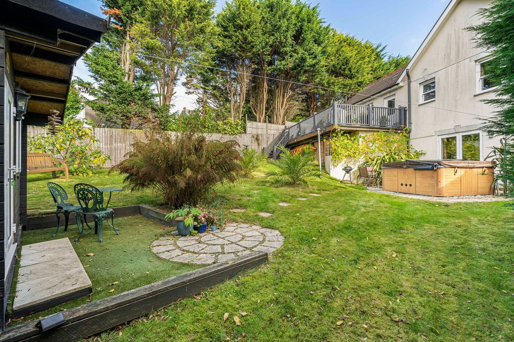 Property photo 2 of 32