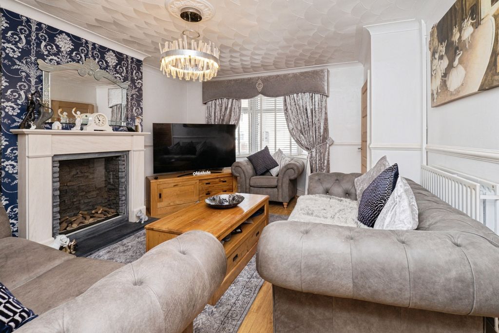 Property photo 3 of 15 Pbox-Img.Jpg