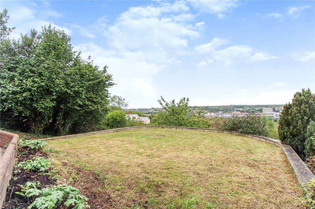 Property photo 2 of 21 Picture No. 13