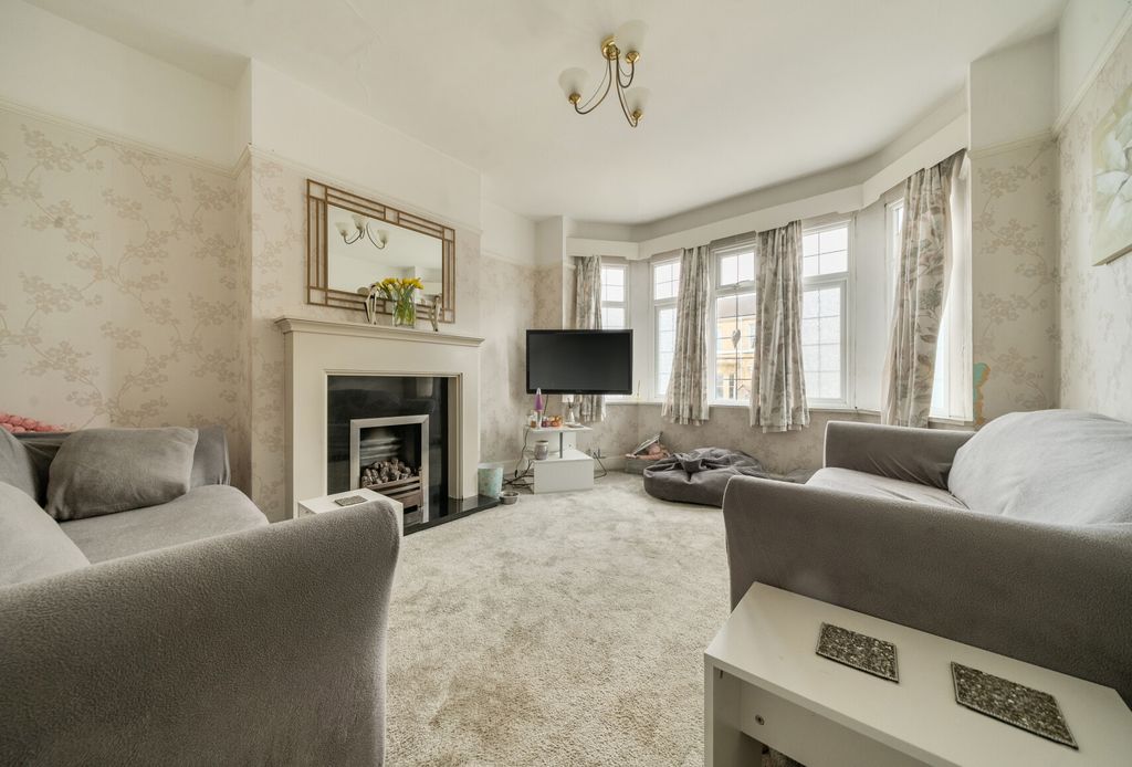 Property photo 2 of 14 Sitting Room