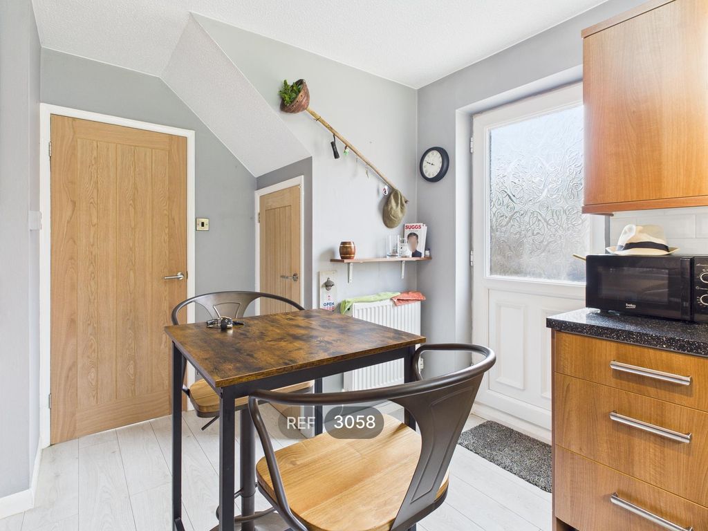 Property photo 3 of 37 Kitchen