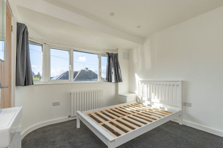 Property photo 1 of 5 Bed 5