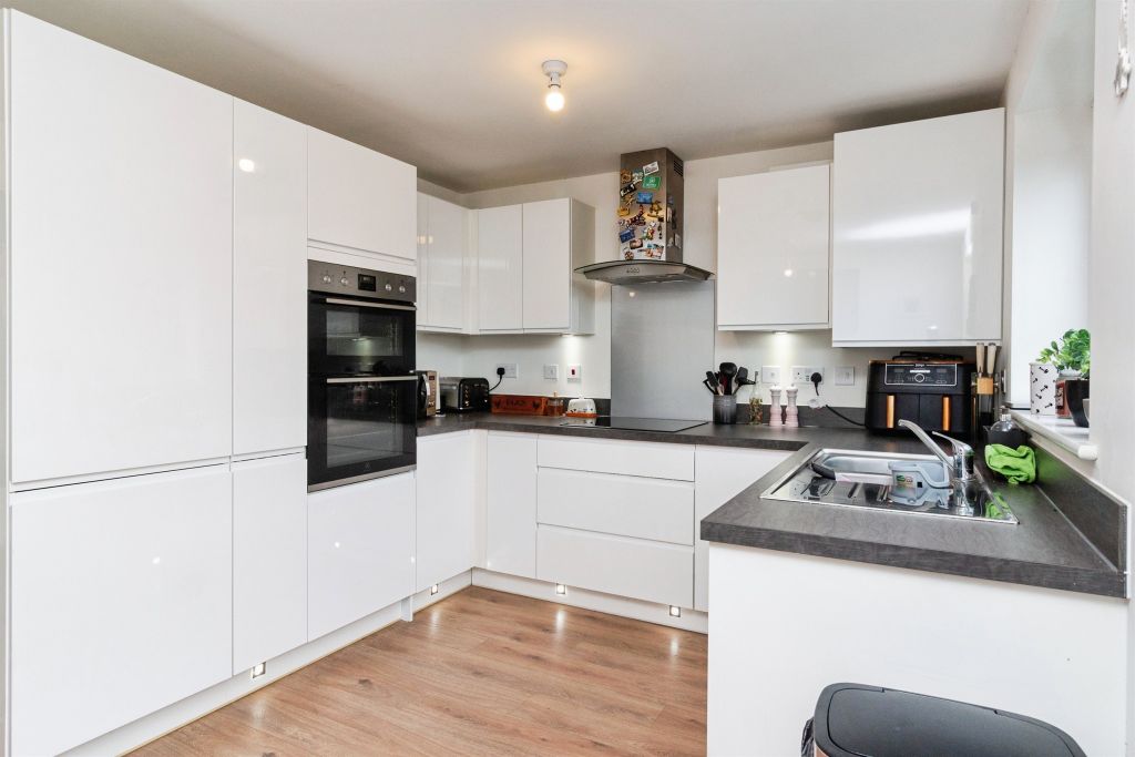 Property photo 2 of 20