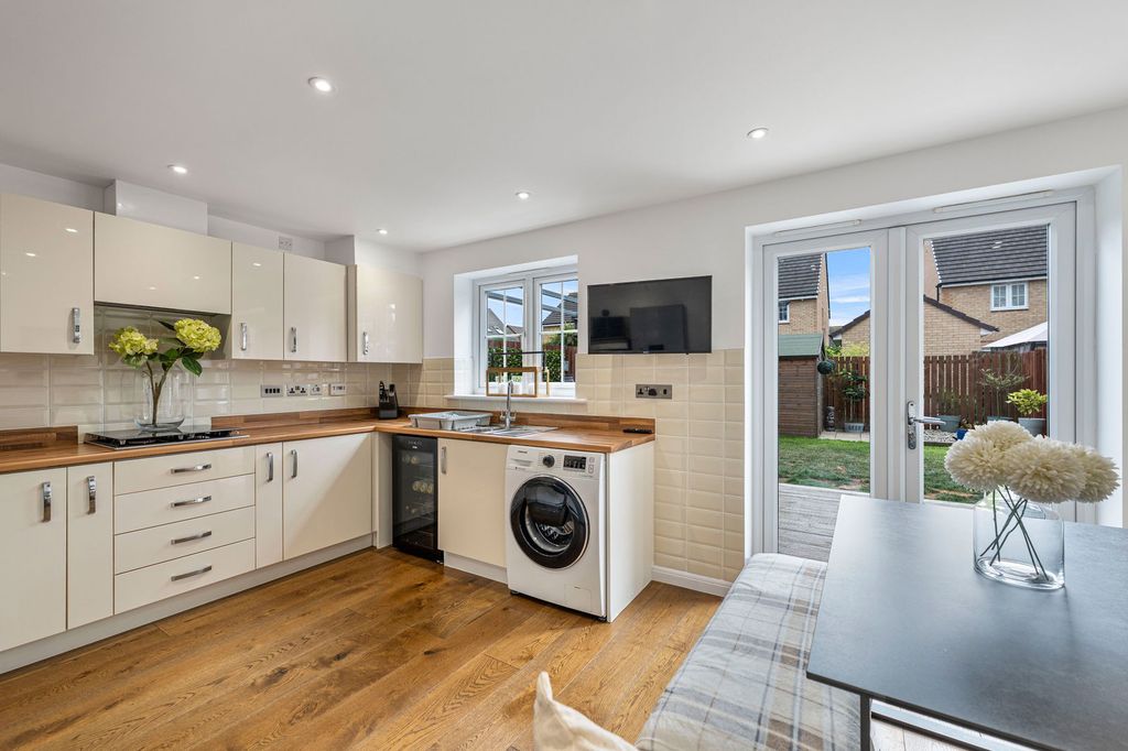 Property photo 2 of 35