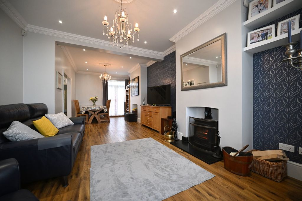 Property photo 3 of 27