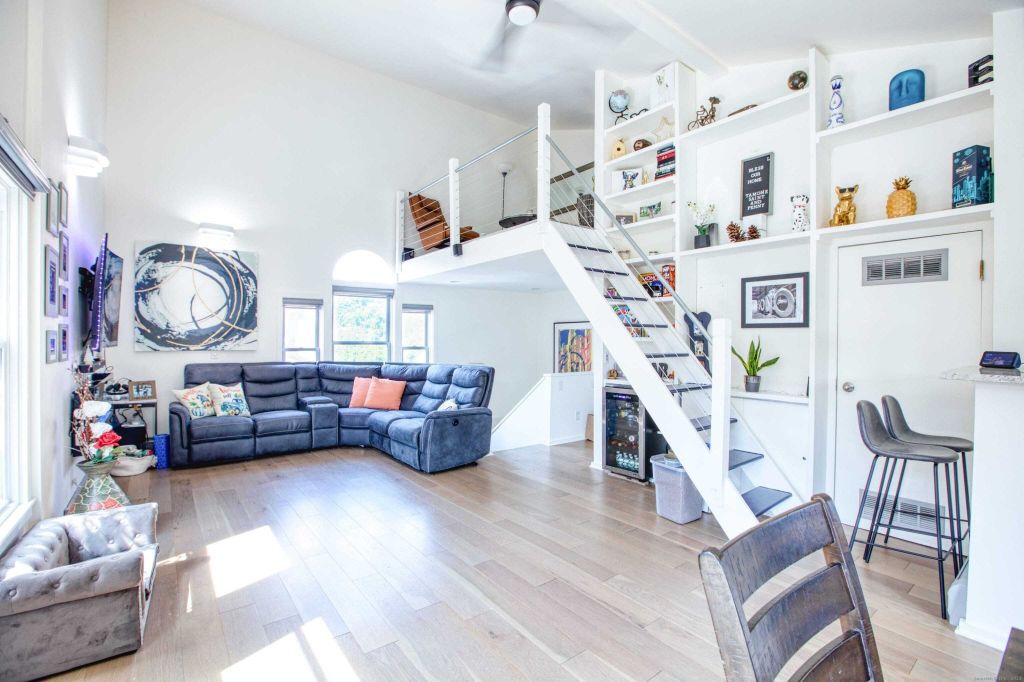 Property photo 1 of 25