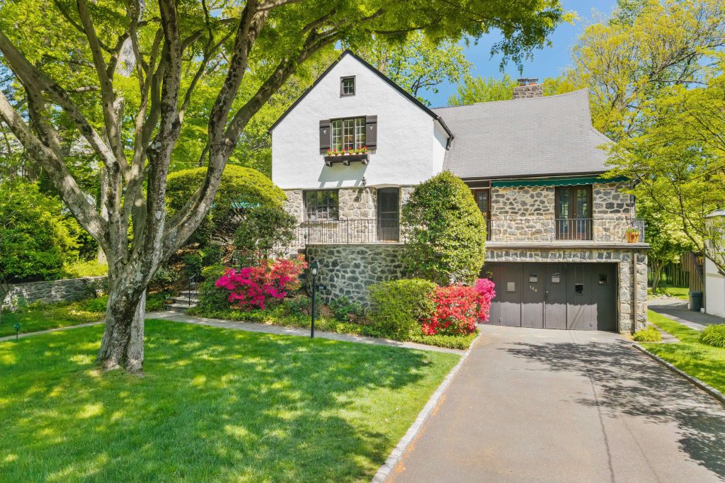 Property photo 1 of 25