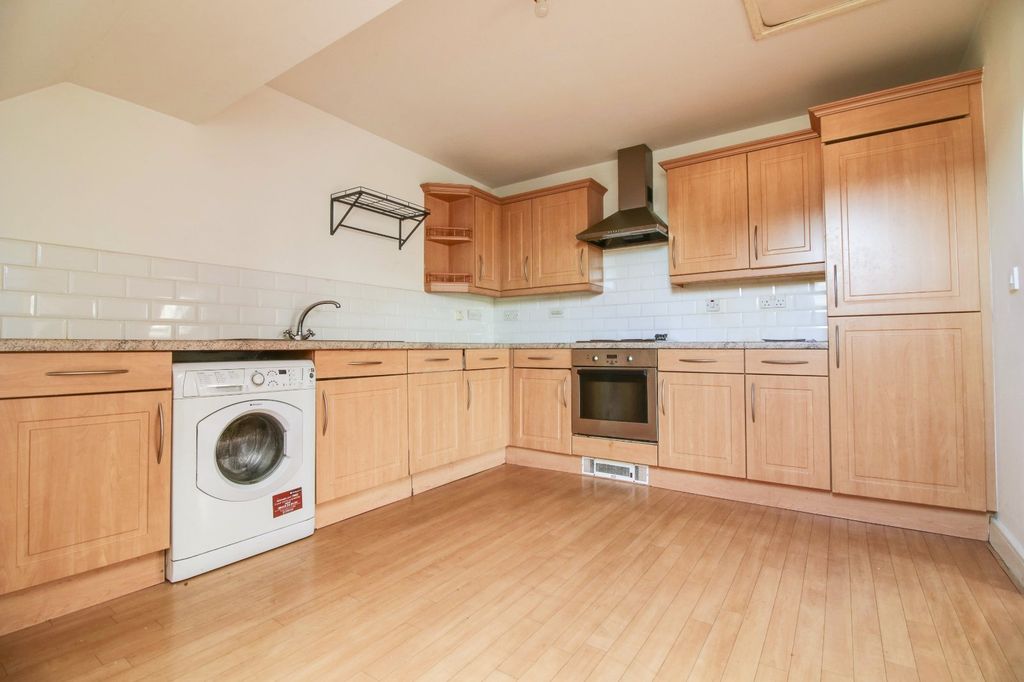 Property photo 2 of 13 Picture No. 43