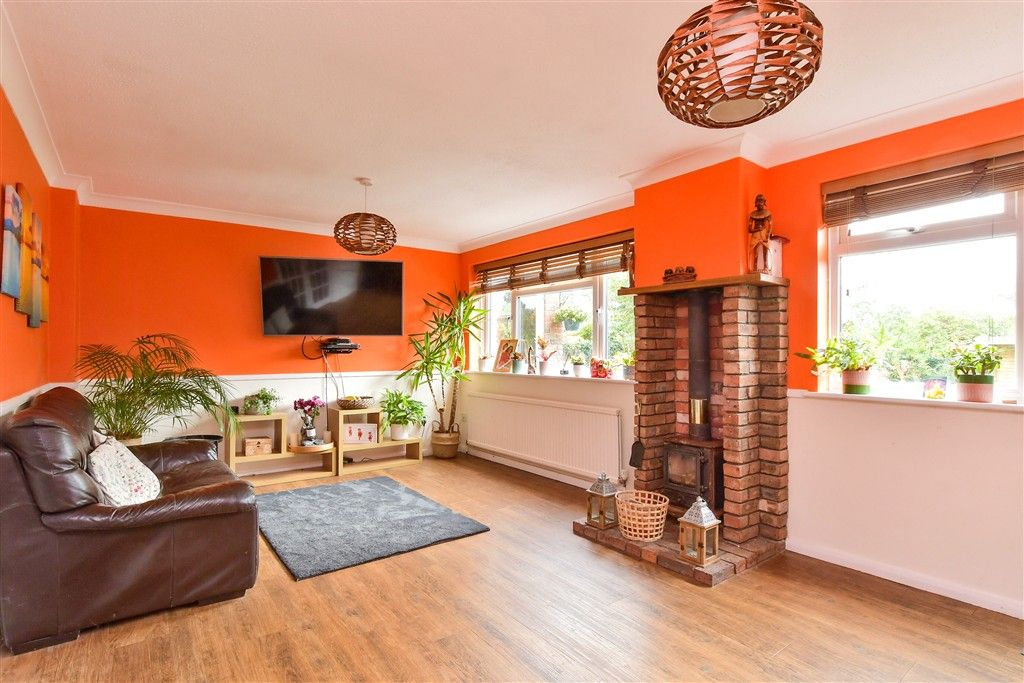 Property photo 1 of 14 Lounge