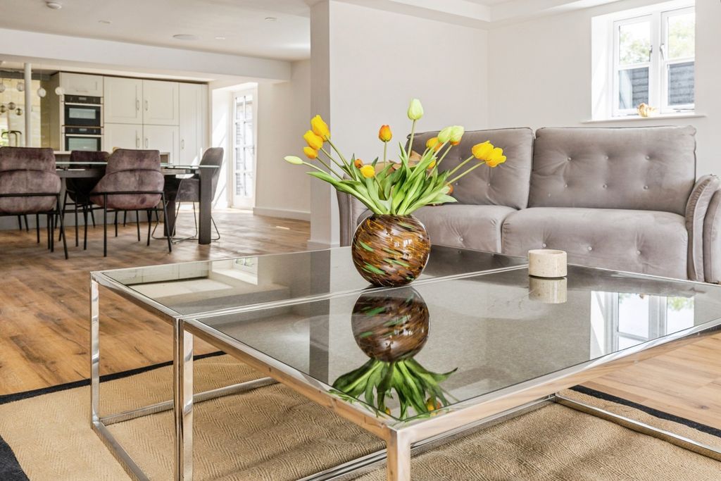 Property photo 3 of 21 Pbox-Img.Jpg