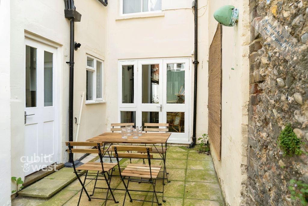 Property photo 2 of 13 0581Ffbb-8ee8A74F...