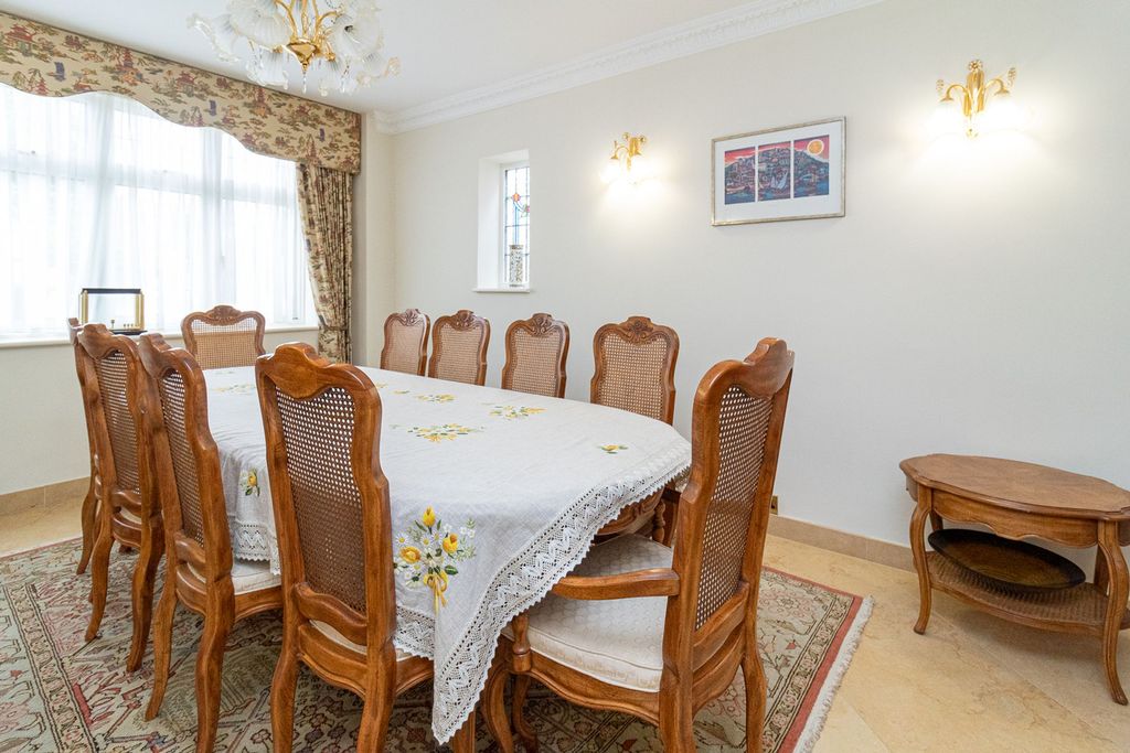 Additional image 7 of 7 bed detached house for salePenshurst Gardens, Edgware HA8