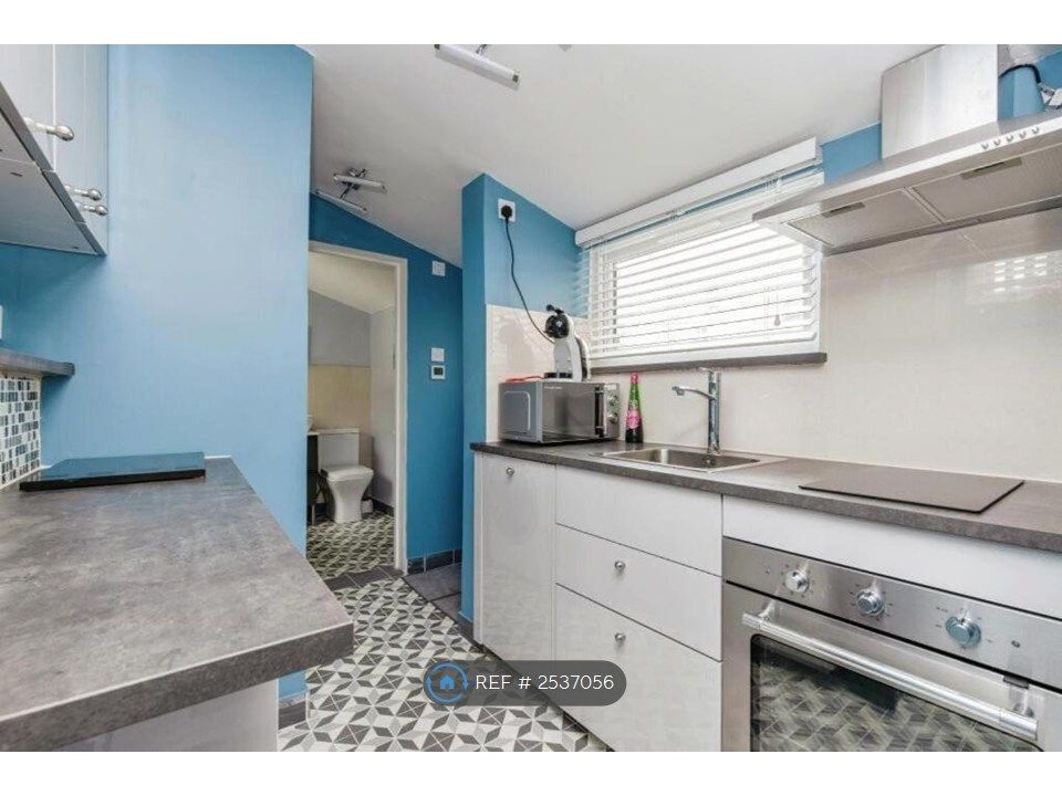 Property photo 2 of 6 Kitchen
