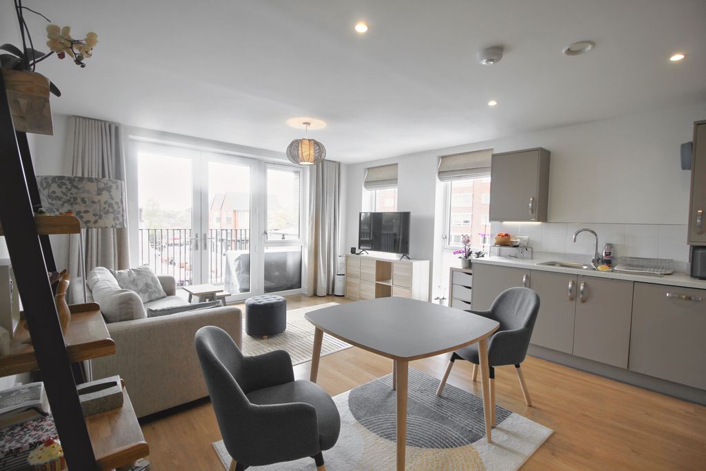 Property photo 2 of 10 Living Room