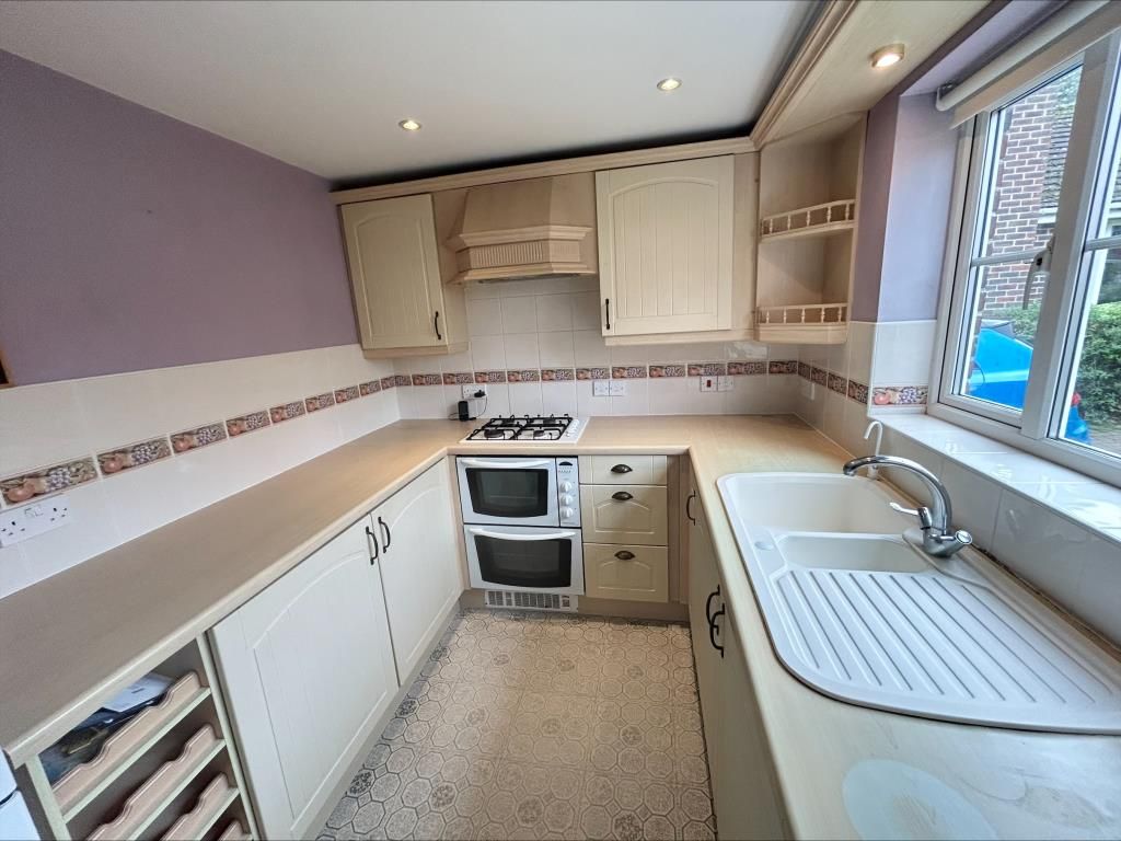 Property photo 2 of 16 Kitchen