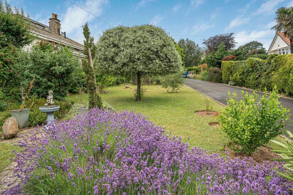 Property photo 2 of 18