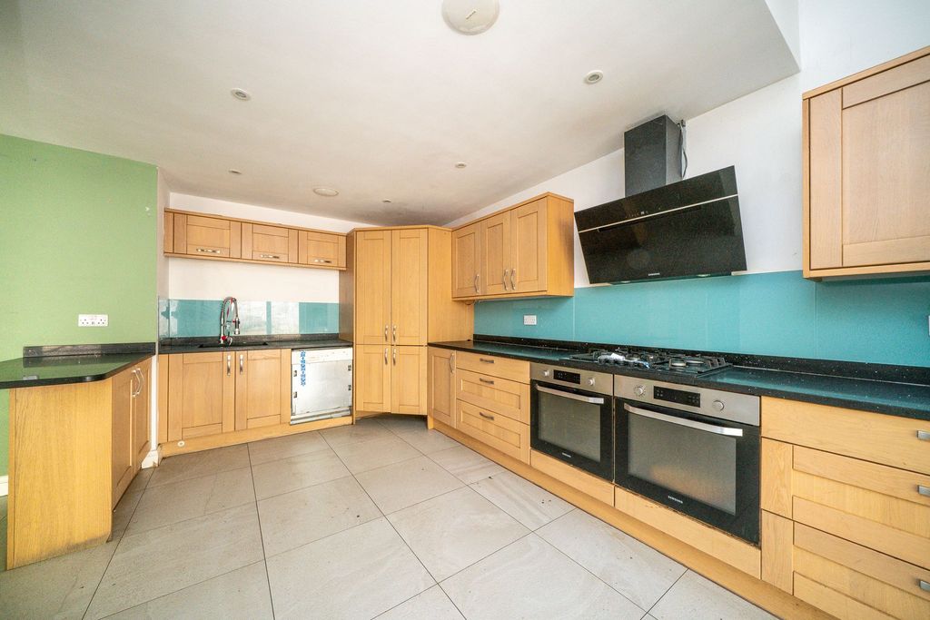 Property photo 3 of 22