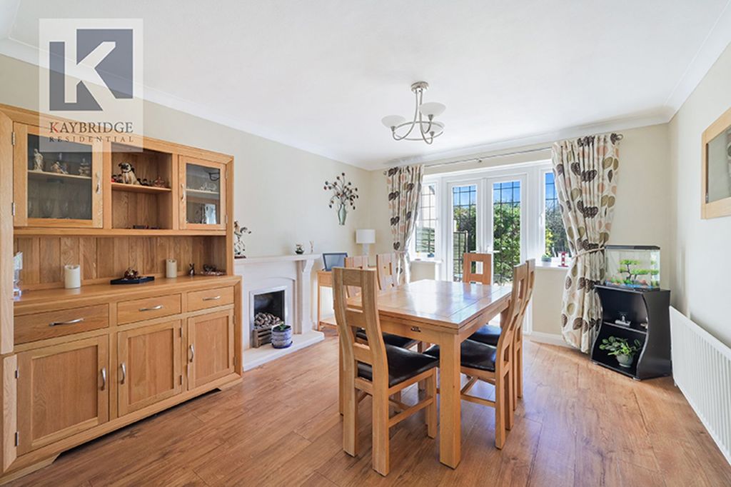 Property photo 3 of 15 Waverley Road - Epsom