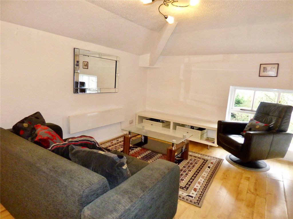 Property photo 2 of 10 Living Room