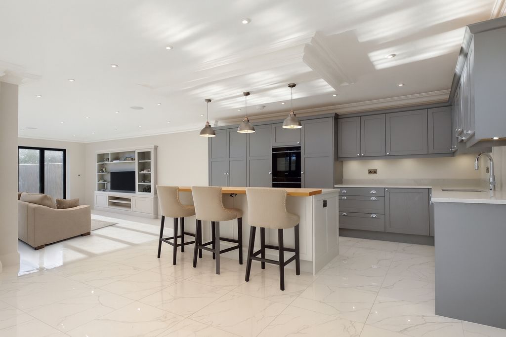 Property photo 2 of 19 Picture No. 24