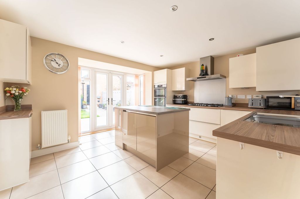 Property photo 3 of 26