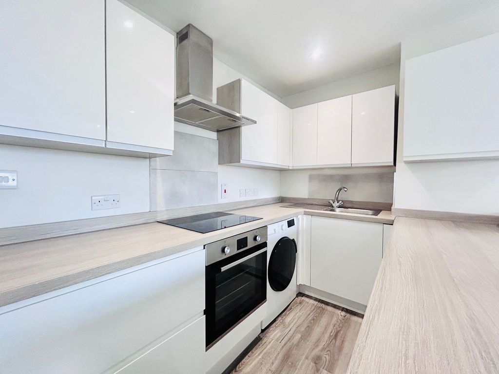 Property photo 3 of 8 Kitchen