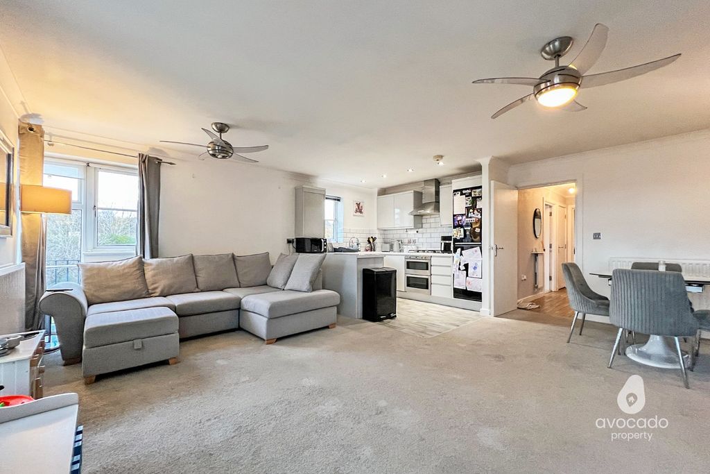 Property photo 2 of 12 4684704