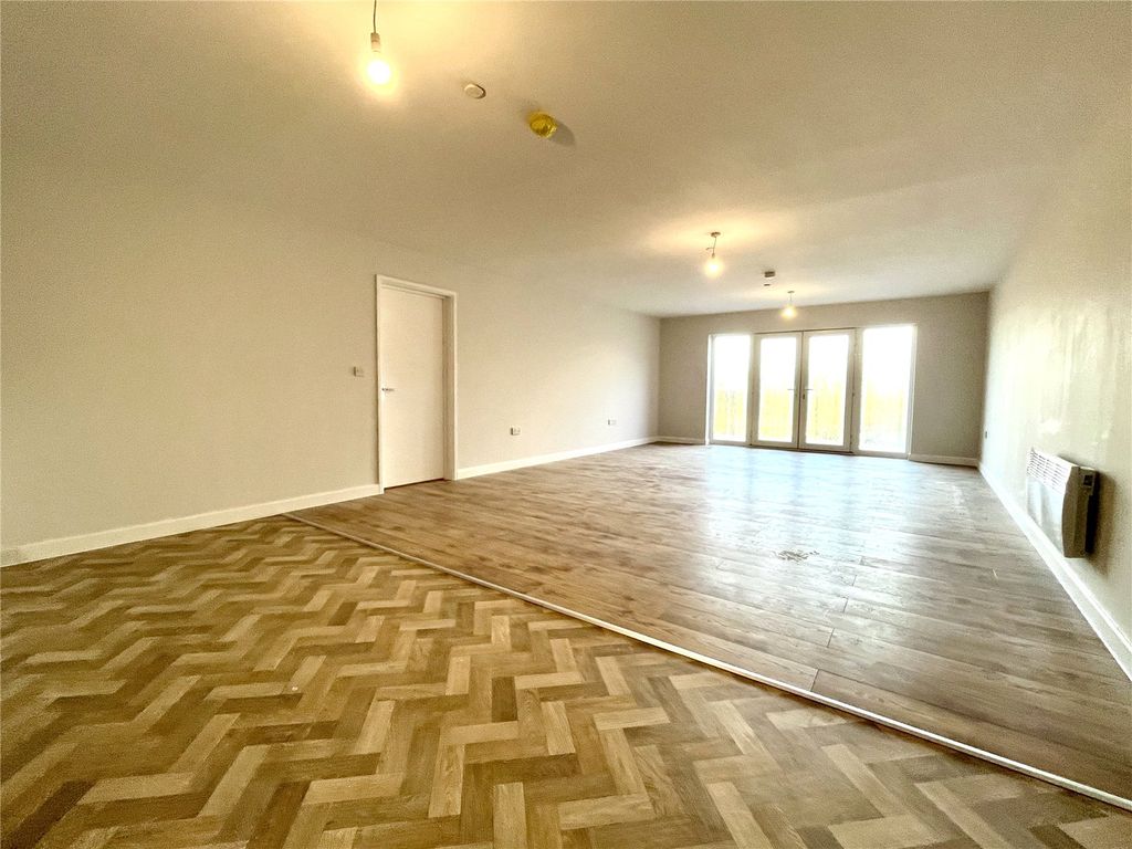 Property photo 2 of 12 Lounge