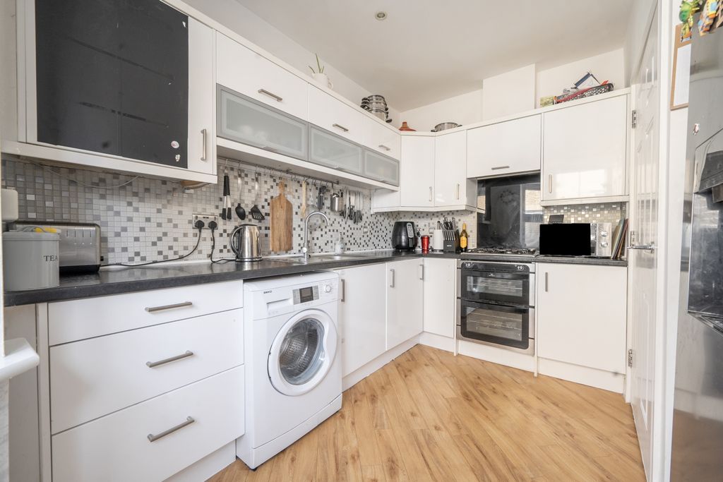 Property photo 3 of 19 1457237-20-69Fb334941216