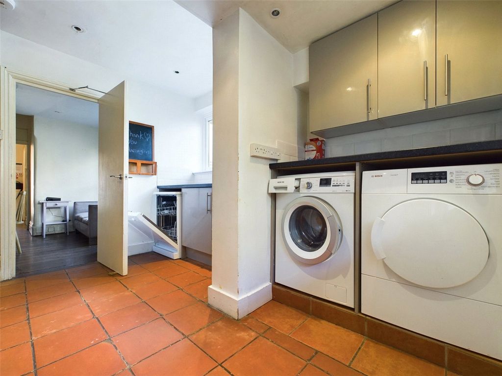 Property photo 3 of 18 House To Rent