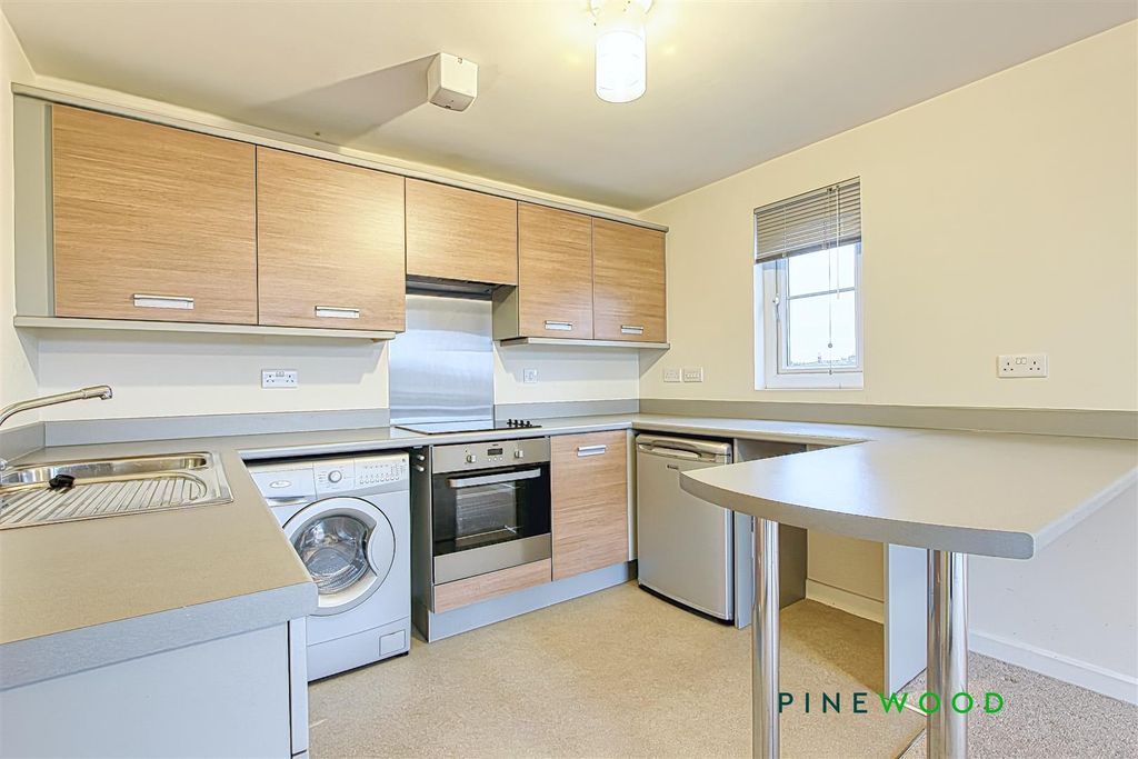 Property photo 3 of 11 Lounge/Kitchen