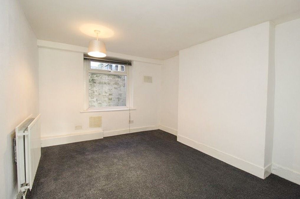 Property photo 2 of 8 4234783