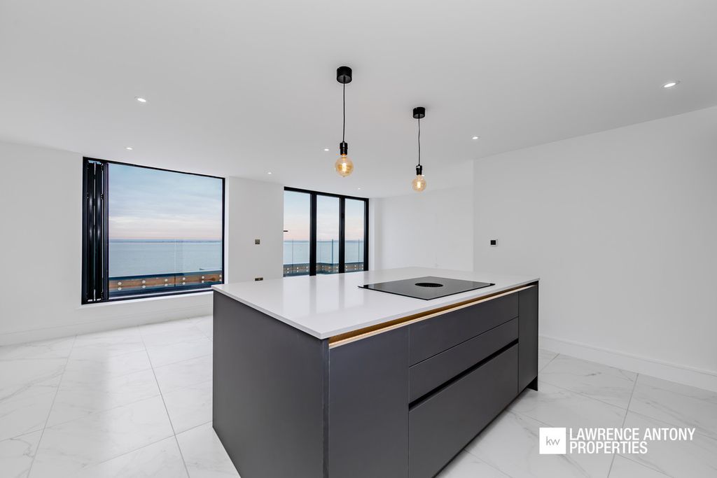 Additional image 23 of 2 bed flat for saleGrand Parade, Leigh-On-Sea SS9