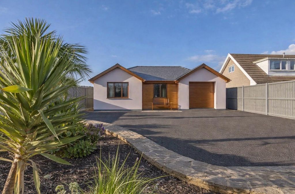 Property photo 1 of 28