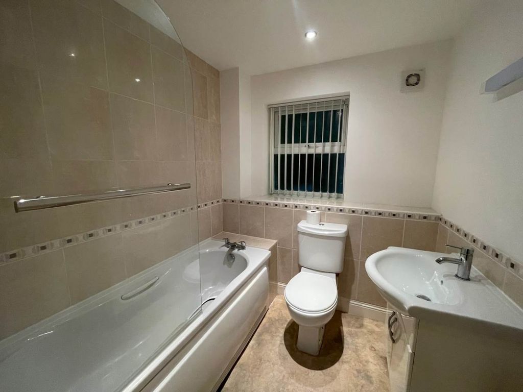 Property photo 2 of 9 Bathroom