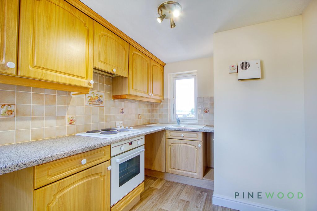 Property photo 3 of 14 Kitchen