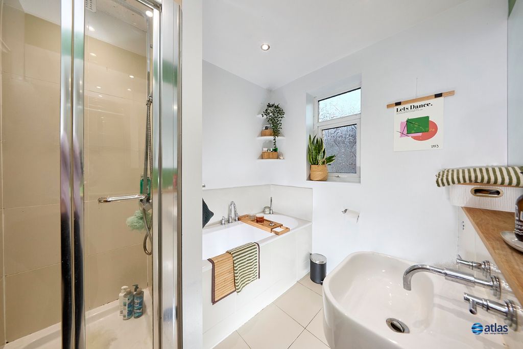 Property photo 3 of 20 Bathroom